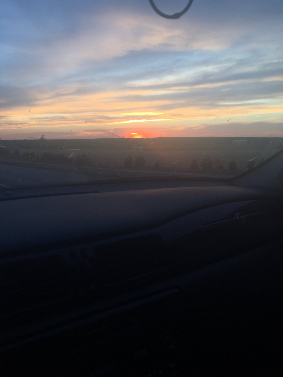 TaylorClay20's tweet photo. I like this pic because it reminds me of The Lion King :-) https://t.co/Fw2MuqltEb