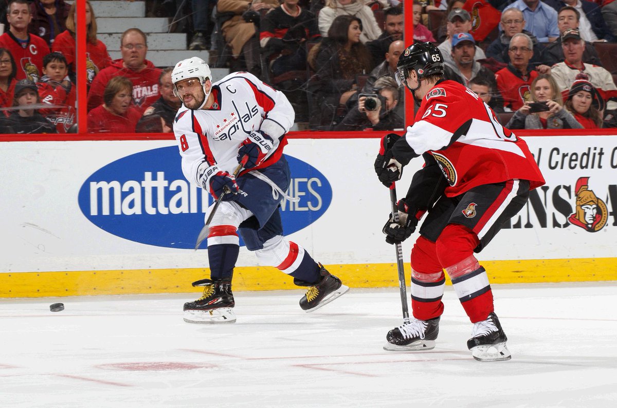 SportsCenter's tweet photo. Alex Ovechkin scores 43rd goal of the season as Caps clinch the division title &amp; No. 1 seed in Eastern Conference. https://t.co/GRTsaW0Abt