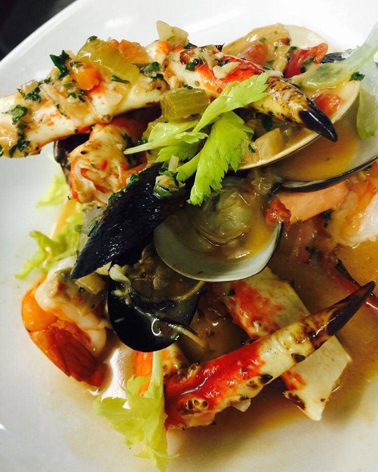 imola210's tweet photo. #Cioppino and live performance from Winston Raval
@Imola_hb 
#SurfCityUSA #HB #Livejazz  #Livemusic 
#WinstonRaval https://t.co/yKgq90XXzC