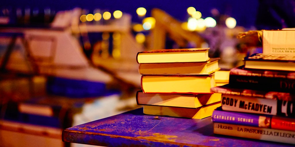 BusinessInsider's tweet photo. 18 books on Wall Street's reading list this spring https://t.co/z4J2UUFLZi https://t.co/xe6SU1JeZf