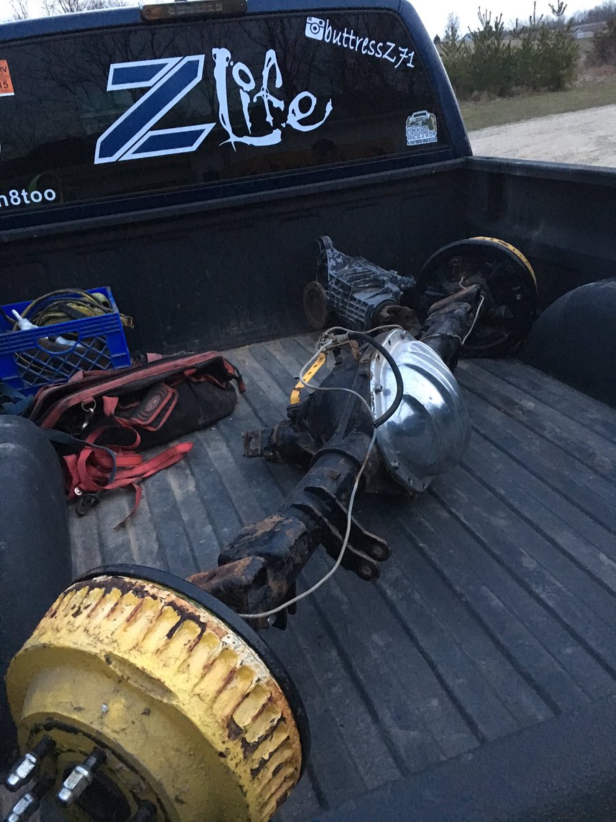 ButtressZ71's tweet photo. Damn Brandon back at spending all your money for your truck #14bolt #456s https://t.co/XHwlcIMAvV