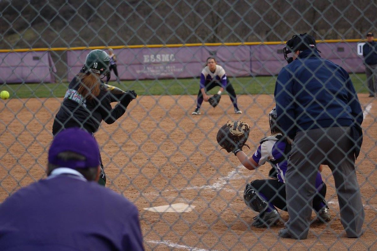 THEBEST5711's tweet photo. Softball💯❤️ https://t.co/LvyKMGru8C