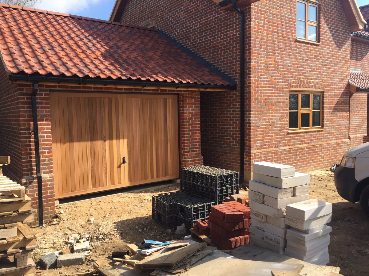 YLGDMLtd's tweet photo. Lovely new wooden door fitted on this new build site, it's shame floor level wasn't finished but still looks lovely https://t.co/BzeICGOBKS