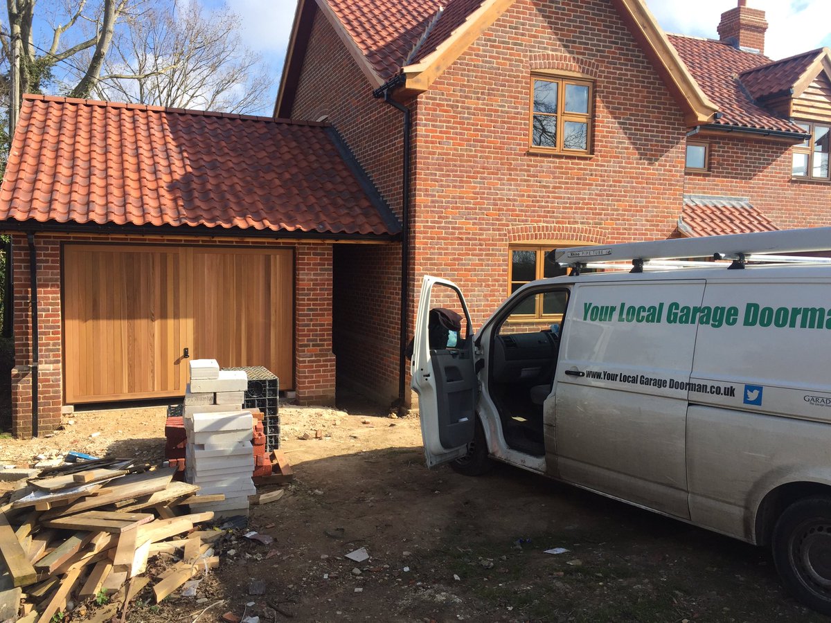 YLGDMLtd's tweet photo. Lovely new wooden door fitted on this new build site, it's shame floor level wasn't finished but still looks lovely https://t.co/BzeICGOBKS