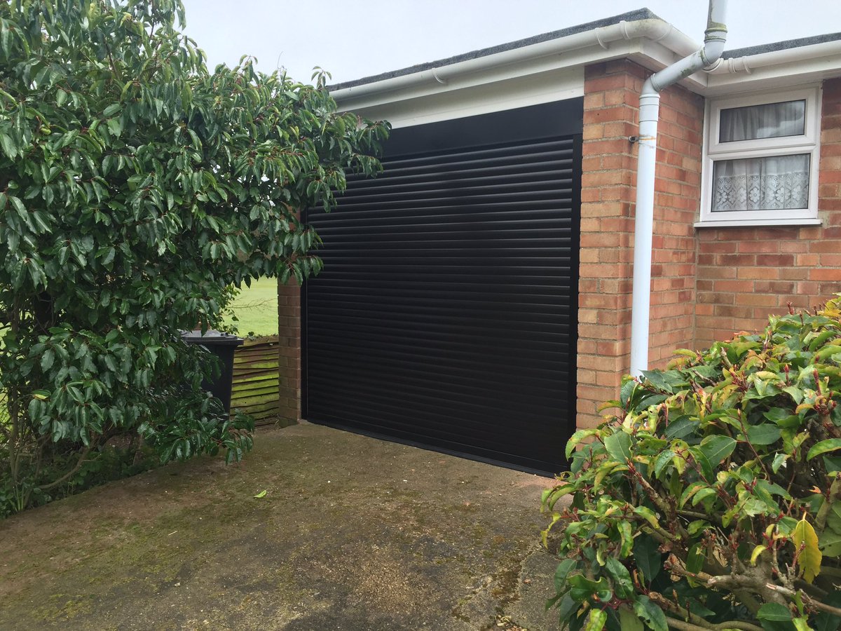 YLGDMLtd's tweet photo. Lovely new black roller door fitted in beeston https://t.co/mpCBYyKmXs