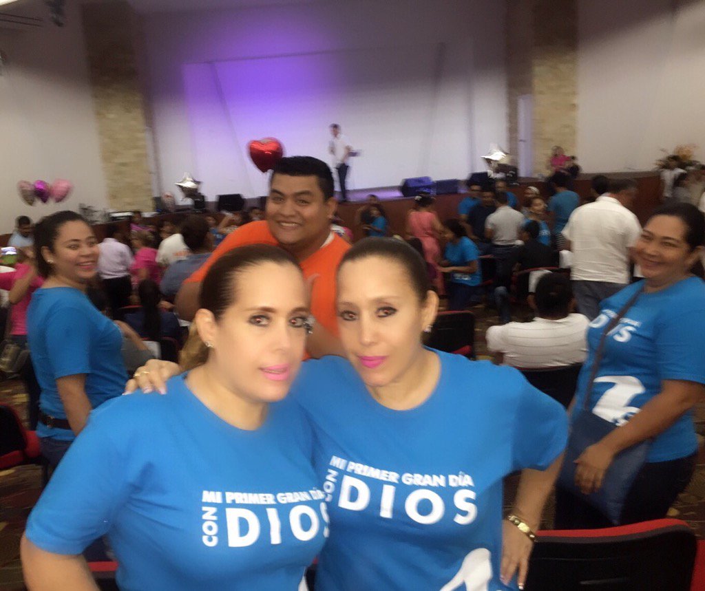 lupitareyesber's tweet photo. Es un privilegio servirle a Dios #CasadeFe✨🙏🙌✨ @marysolreyber @casadefemx https://t.co/ah0e43hcBy