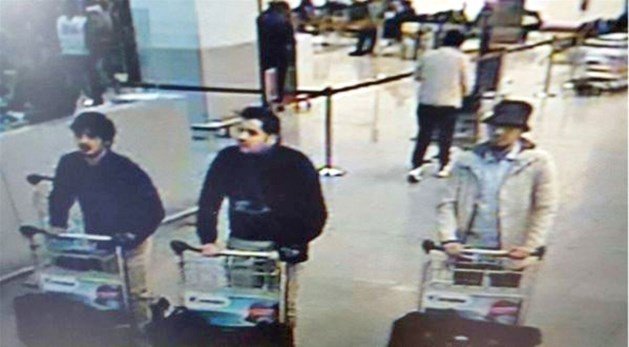 gva's tweet photo. “Brusselse broers El Bakraoui geïdentificeerd als zelfmoordterroristen” https://t.co/aZ6mj4nIYx #gva https://t.co/XmolJ8mxTN