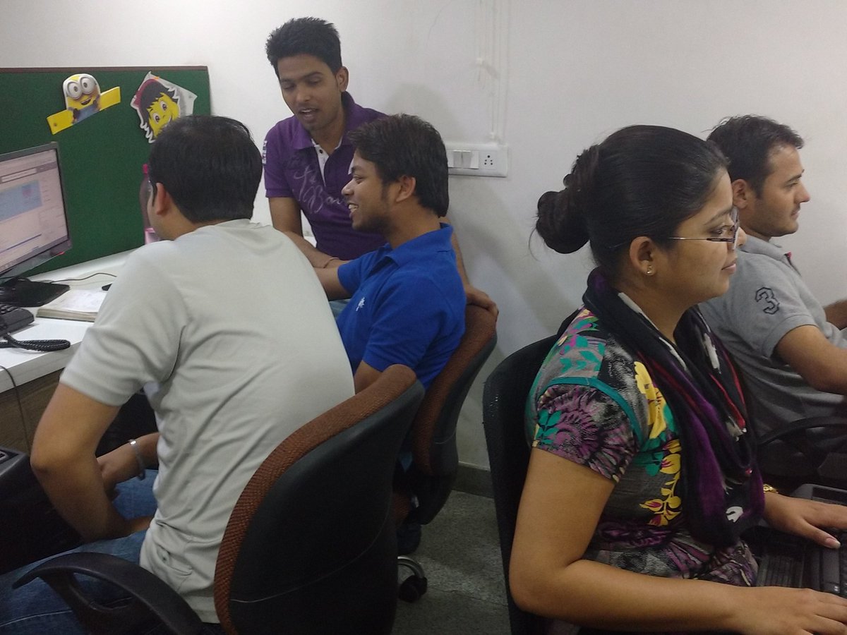 ag_neeru's tweet photo. @interactivebees #HoliHai #ibees #funatibees - teams winding up work :) https://t.co/5tcasnx6Wq