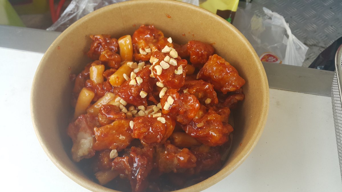 작년 10월부터 수원시 굿모닝 푸드트럭을 시작하셨다는..
20대 청년사업가님의 시작을 응원합니다!!
4.29일까지 수원시청 주차장에서 운영~
치킨트럭 #취향저격 #뛰뛰 #닭강정 #수원시 #굿모닝푸드트럭