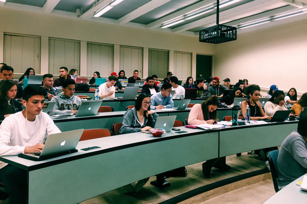 AlphaPhiSJSU's tweet image. Tuesday nights with the Taus! ✏️📚 @AlphaTauOmegaSJ #StudyNight #TU