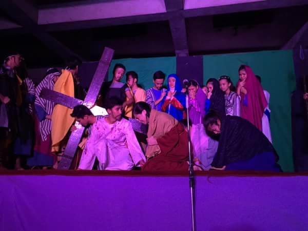 _nicsfrncsc's tweet photo. Last night ๐๐ #senakulo2016 #savioparish https://t.co/zRpcsz2MYu