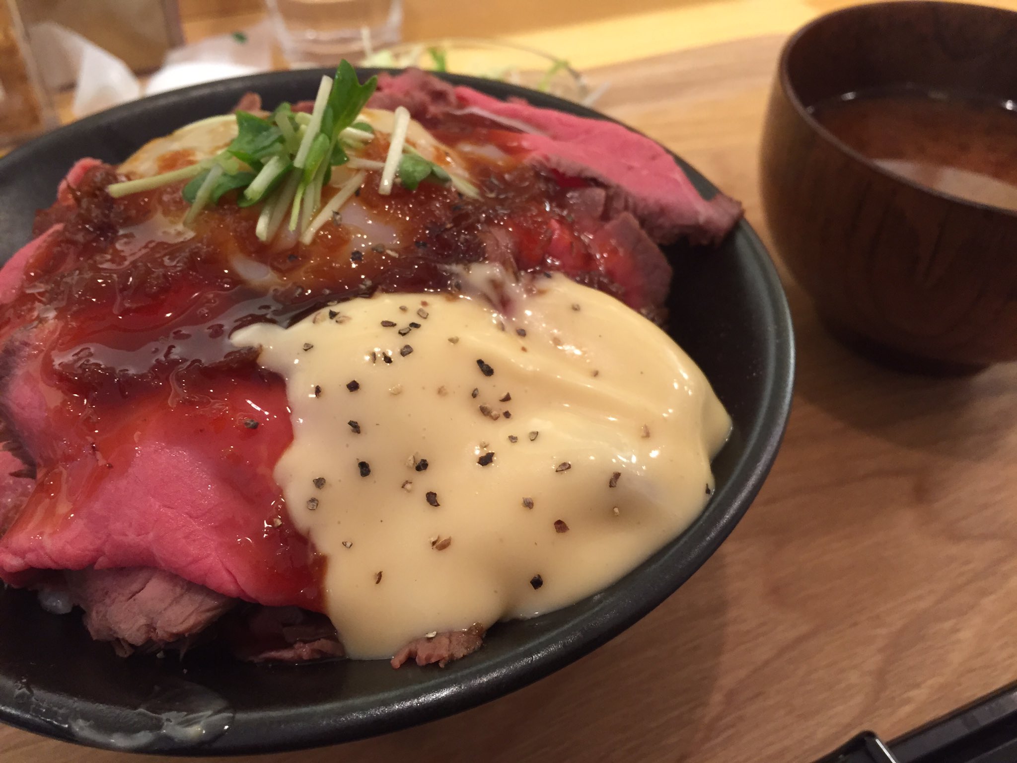 おいでよ名古屋 おいなご 栄の にくきゅう のローストビーフ丼を食べに 名古屋においでよ ローストビーフ丼 マヨネーズソース ローストビーフ重 ユッケ風 の二種類ともに0円で サラダと味噌汁が付くよ 飯テロ T Co Zx0ecjjkwd Twitter