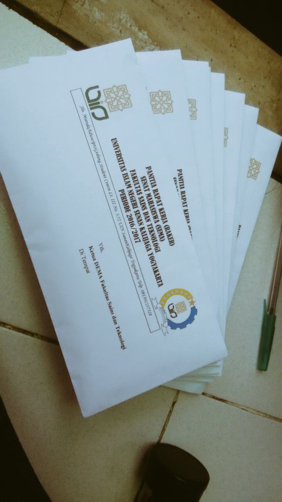 SemaFST_UIN's tweet photo. Persiapan Rapat Kerja Sema FST, undangan siap untuk disebar #SemaFST #Saintek https://t.co/fot6jJ9Fdy
