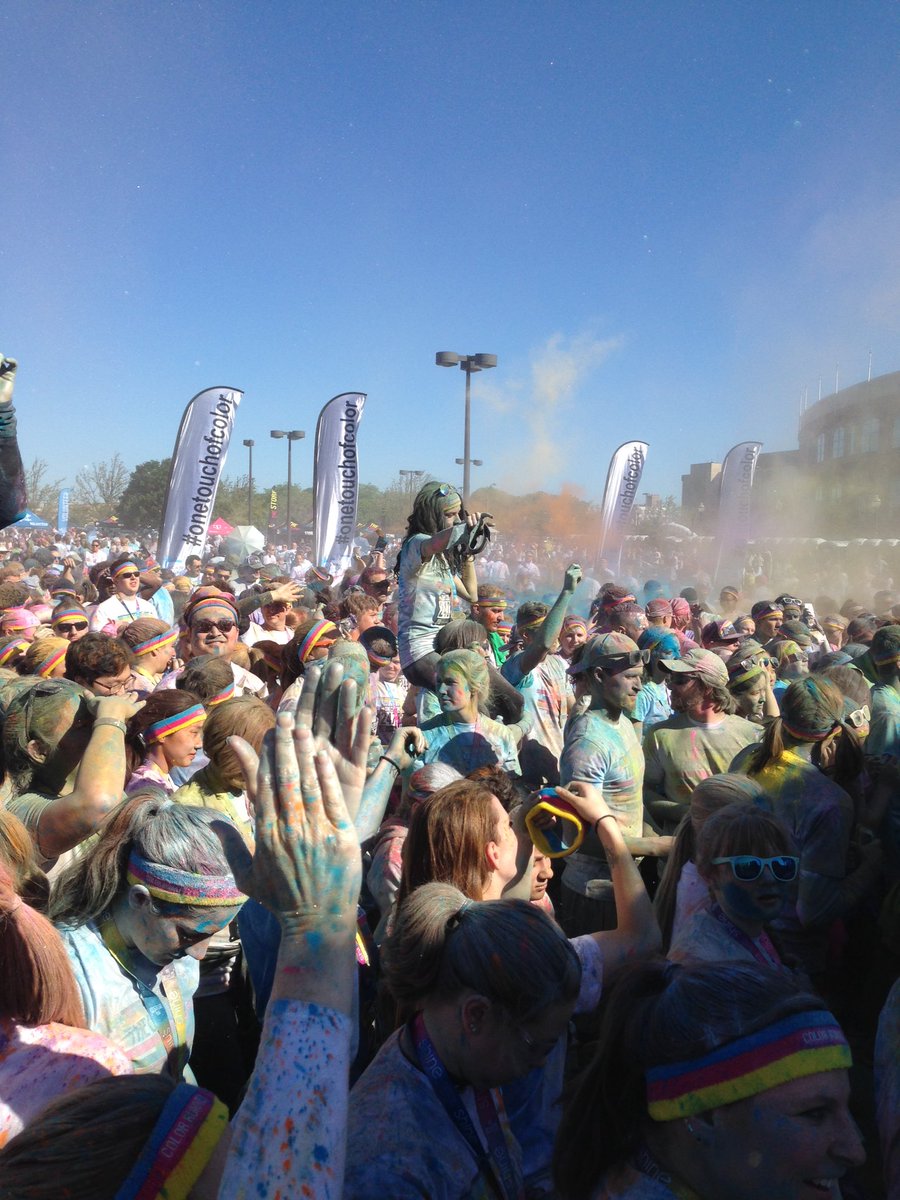 tmacroc17's tweet photo. #ColorRun2015 https://t.co/g17QLH65gn