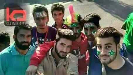 freeshahbaaz's tweet photo. look at the kashmiri brothers who r going to mohali for supprt pak team.
its not eassy to support team Pak in India. https://t.co/CWJ4oHd42C