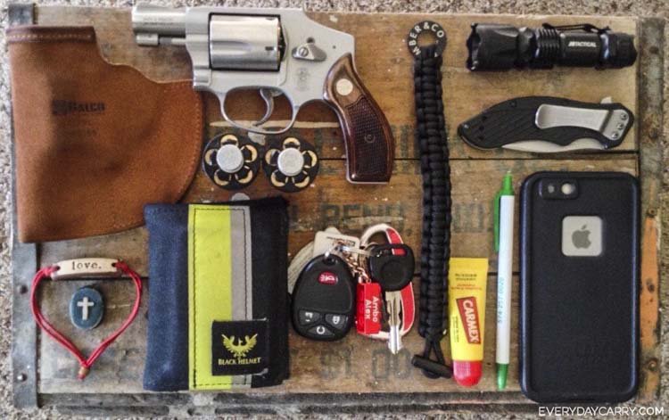 4MyOutdoorLife's tweet photo. Everyday Carry Pocket Dump of the Day: Alex Borelli https://t.co/ye6AhPyYuS https://t.co/mBHLgn9YBb