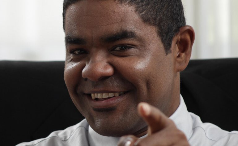 tinnux's tweet photo. #Obaca Negro de mierda! Anda mejor a Easy y comprate una pala LADRI. https://t.co/p7RIGmLFaa