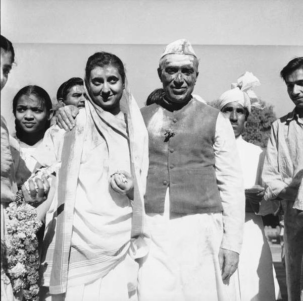 Congress History on X: "Pandit Jawaharlal Nehru and Indira Gandhi celebrating Holi https://t.co/a7ZydFJdKh" / X