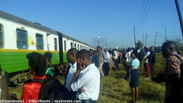 07:58 <a href="/KenyaRailways_/">Kenya Railways</a> #smh You cannot maintain the substandard railway line,can you handle the SGR?   via @danulopa1