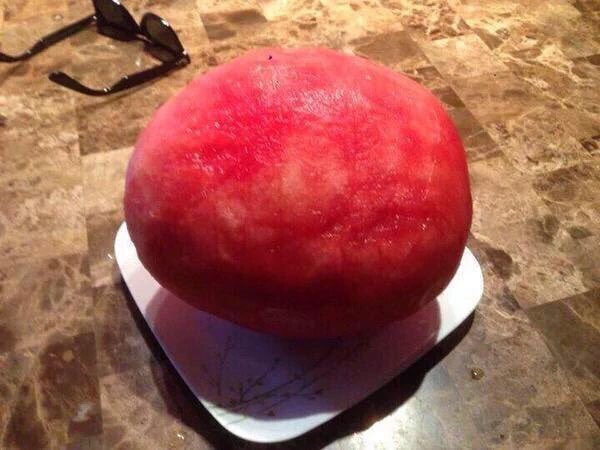HiIariousDory's tweet photo. A peeled watermelon... Now you've seen everything https://t.co/Q8QoXTwJ66