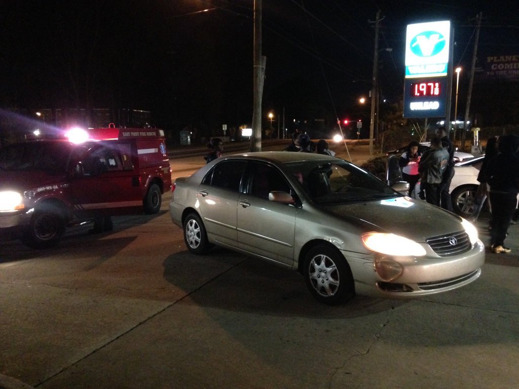 11AliveNews's tweet photo. #BREAKING: Three kids safe after car stolen from East Point. Crew still on scene. Live updates on #AtlantaAlive https://t.co/J4wBD3bf9s