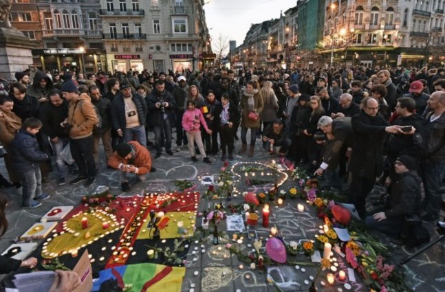 theage_photo's tweet image. #Brussels attacks: tributes for victims bit.ly/1Rfq99w