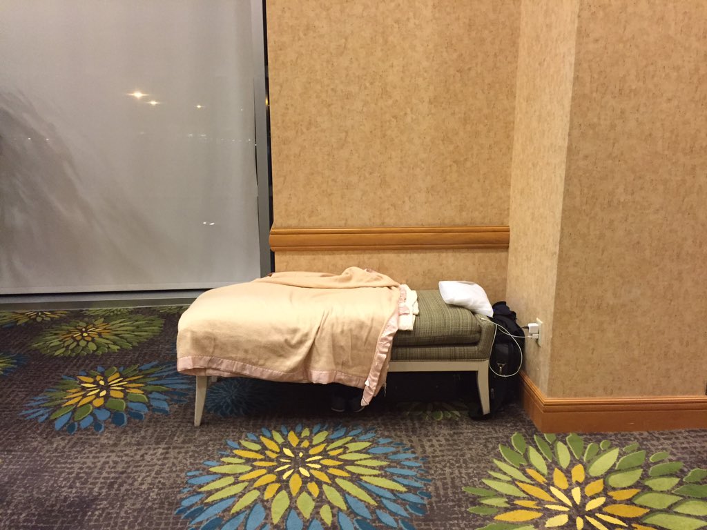 CraigHeyworth's tweet photo. My @VirginAtlantic bed for the evening 😂 #idontfit #electricalfailure #flightcancelled https://t.co/S0gtqImIOR