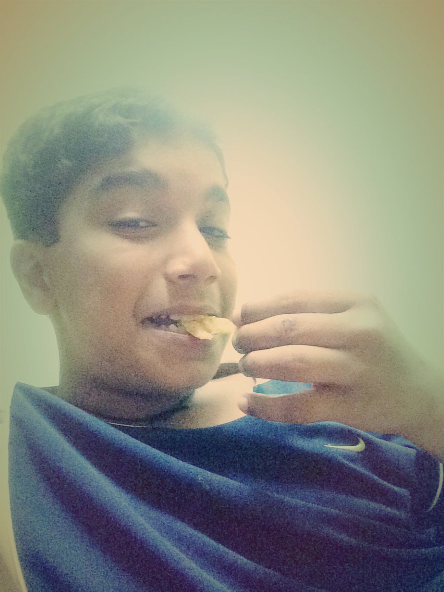 SaadulahButt's tweet photo. Hy eating French fries https://t.co/HZmHMnQUuJ