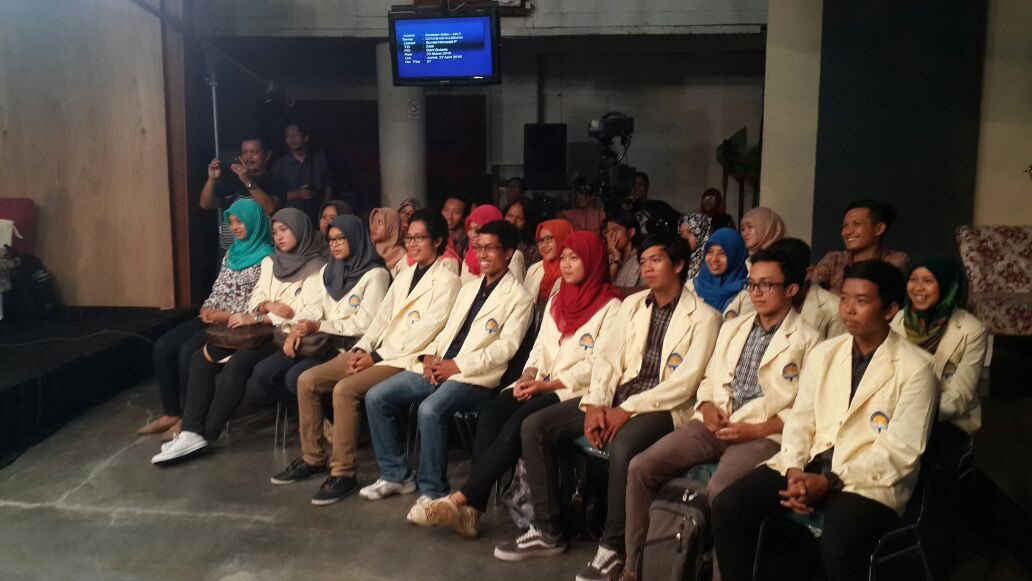 Jadi baru tadi pagi forkomi diundang TVRI di acara Sentuhan Qalbu ni