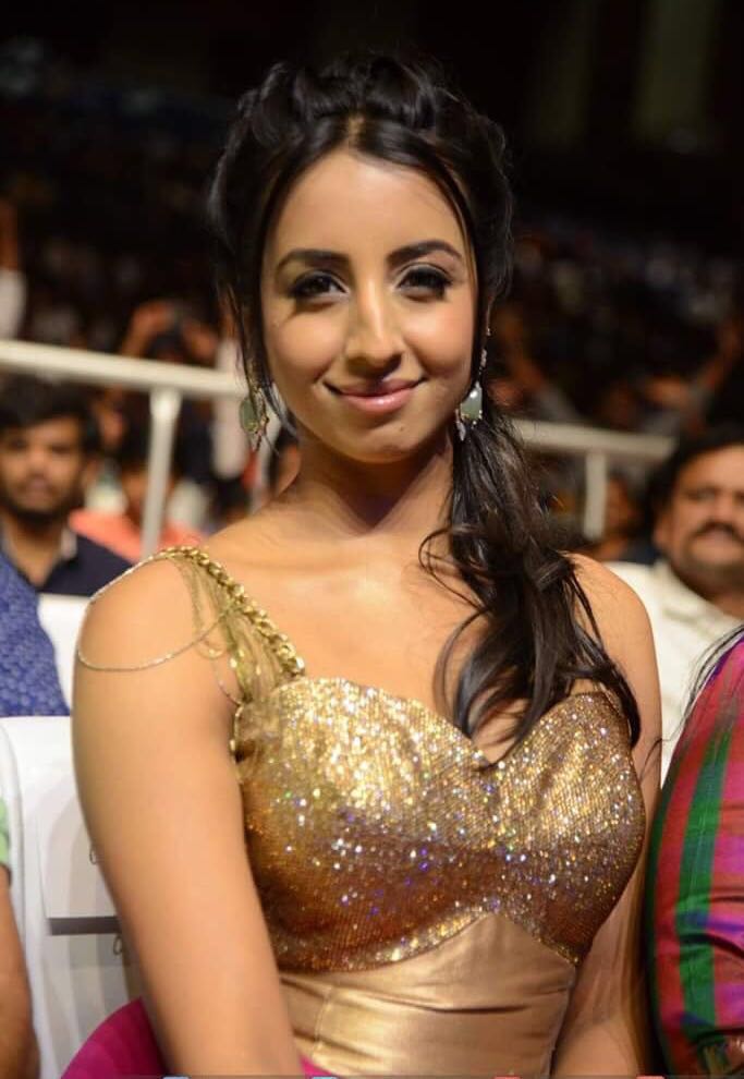 galattaplusoffl's tweet photo. @actressanjjanaa #sardaargabbarsingh audio launch in #Hyderabad styled by #neerukumar https://t.co/e9MKXLYIul