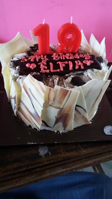 mungkin ini akan menjadi ulang tahun terakhir merayakan bersama kalian sahabat terkonyol