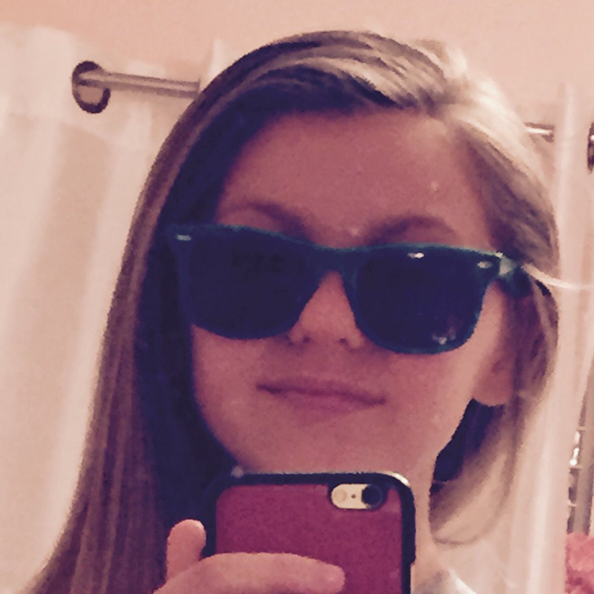 GeorgiaMatlack's tweet photo. Cool. #shades https://t.co/xleJrCNxNd