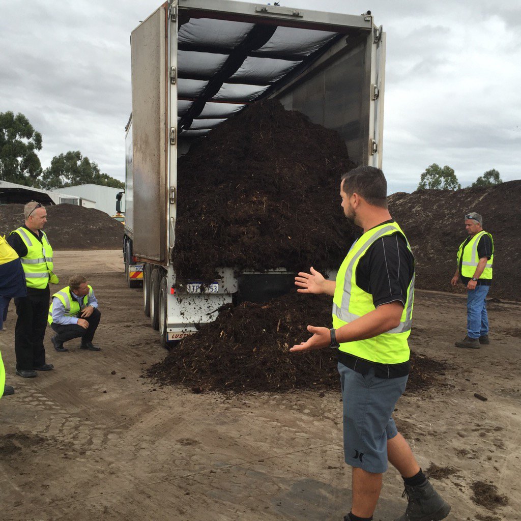 Daniel Battersby MIM Transport shows "walking floor" technology <a href="/CWiseAustralia/">C-Wise</a> Keeping it Green open day. Safety +
