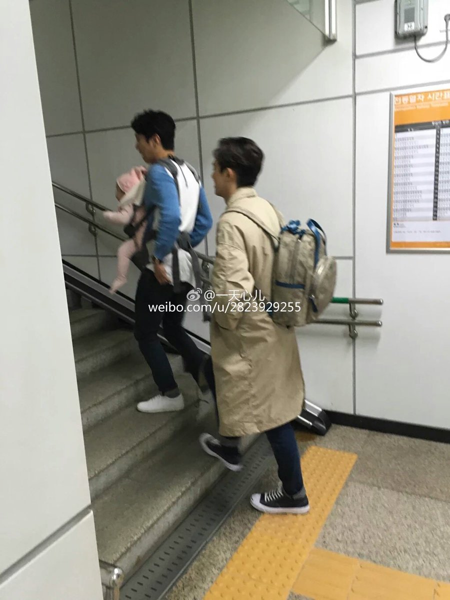 rzrbladeromance's tweet photo. Busan Bros are real!!! 😂😂😂😂 😱😱😱😱😱 xD LMAO #BusanBros #yonghwa #jonghyun #busans 💕💜💖💘 https://t.co/g8K59QSxjM