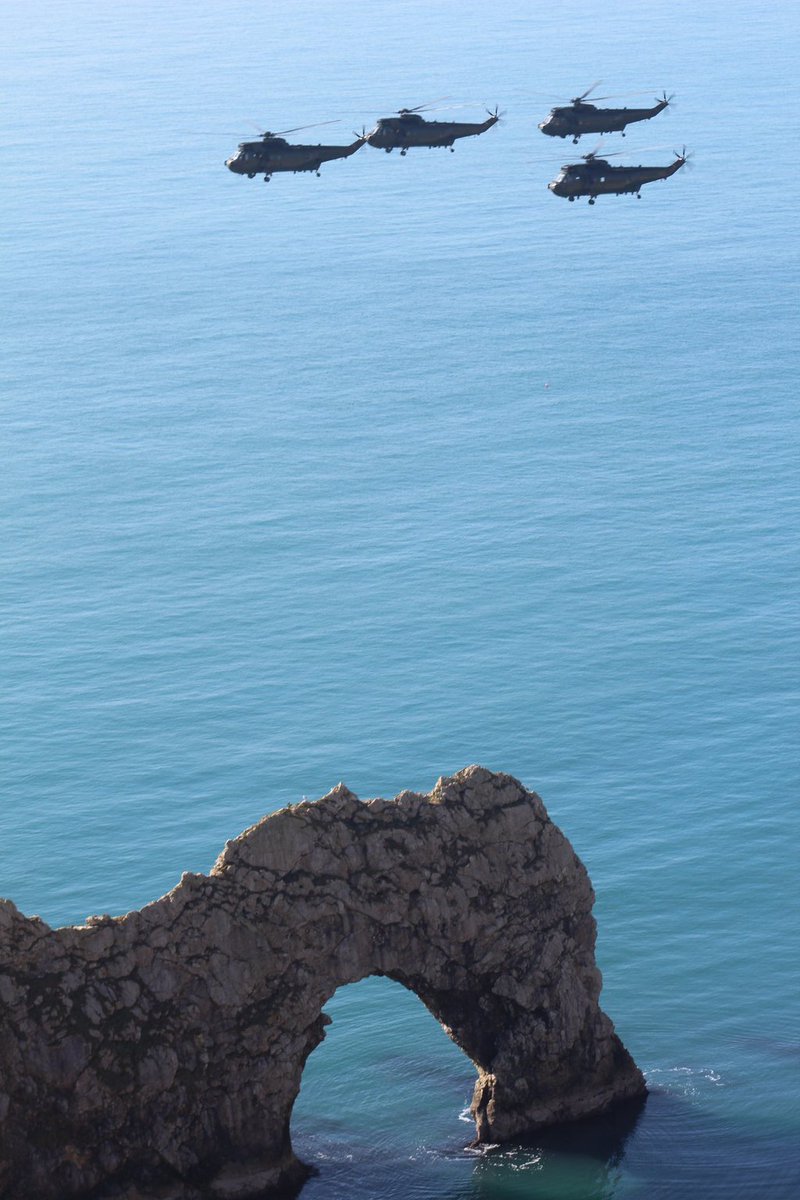 LulworthEstate's tweet image. Farewell to the Sea Kings. Thanks to @Kate_likes_ for this shot of the fly past by #durdledoor #dorset #royalnavy