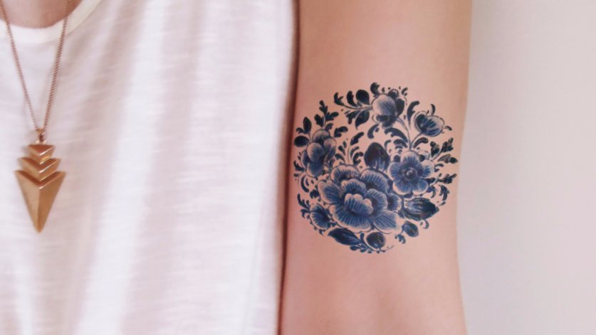 Beautiful feminine tattoo, flowers, side | Floral thigh tattoos, Thigh  tattoos women, Hip tattoos women
