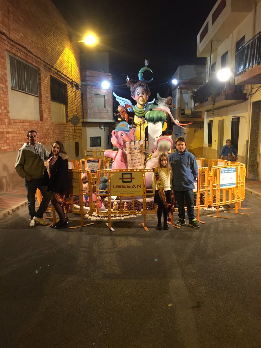 ElCompromis's tweet image. Él nostres presidents i les Falleres Majors falles 2016