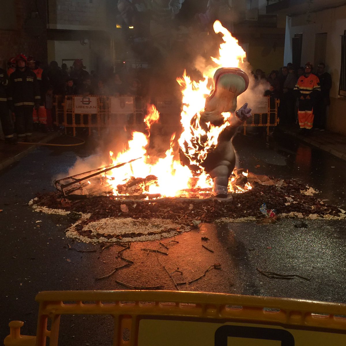 ElCompromis's tweet image. Fi de festa falles 2016!!!!