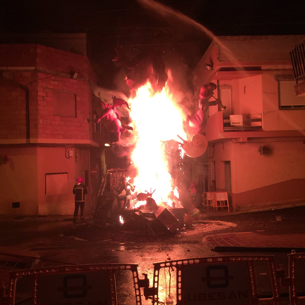 ElCompromis's tweet image. Fi de festa falles 2016!!!!