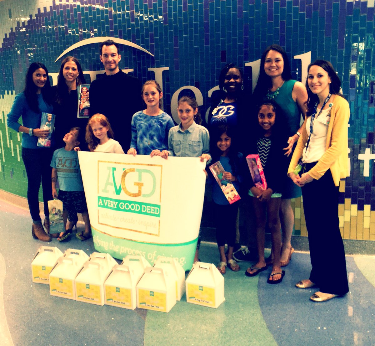 Averygooddeed's tweet photo. AVGD bringing Baskets of Sunshine to UF Shands Children's Hospital #averygooddeed #cool2bkind https://t.co/lJOHm74PBD
