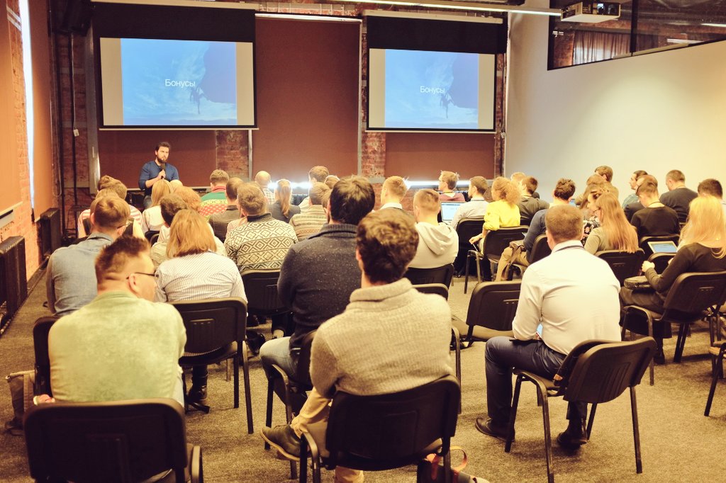 nTonio's tweet photo. Second hall @ #targetsummit is about masterclasses. Awesome ASO workshop from #indiline #mobilegrowth related https://t.co/SSLDw0lz6G
