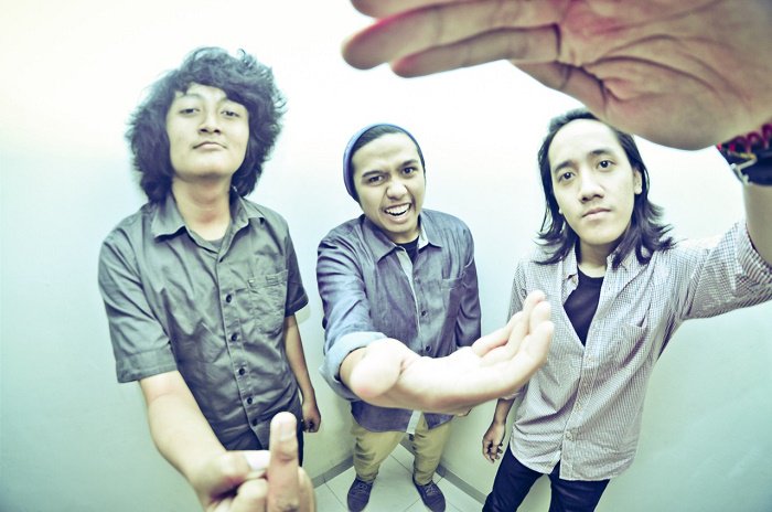 [News] Derau Rilis Mini Album Perdana Bertajuk ‘Boundaries’ warningmagz.com/2016/03/23/der… <a href="/_derau/">Derau</a>