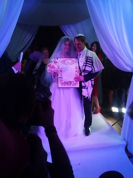 TzoharOrg's tweet photo. Tears streamed down the grooms eyes when he did the kiddushin for his bride... https://t.co/YsQiGykekN https://t.co/zOBFJhTRFv