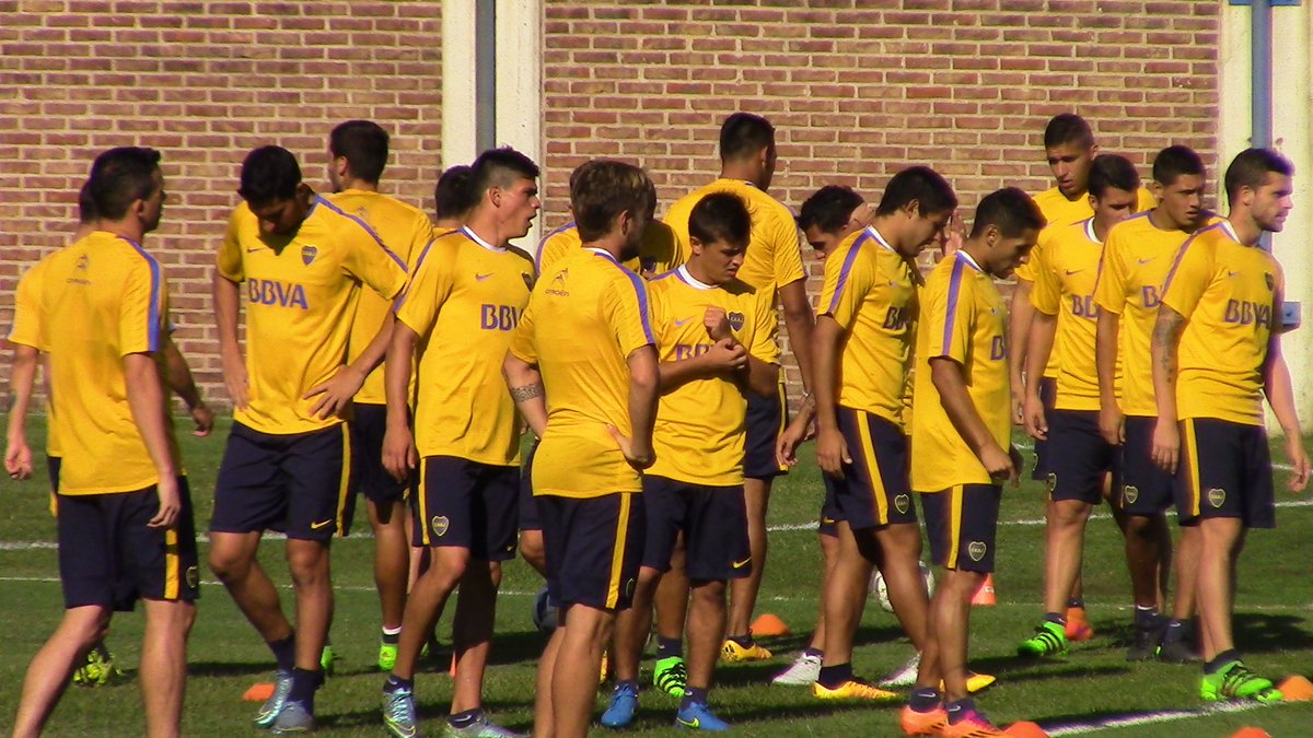 LaNumero12tv's tweet photo. El plantel sigue con los trabajos físicos bajo la orden de Javier Valdecantos (@PlanetaBoca) #EntrenamientoBoca  https://t.co/X7JOMhER6b