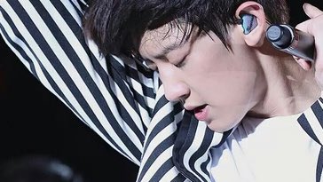 realCpcyL's tweet photo. @exol 優雅な姿に僕は何度も惚れて愛はこうして前触れも無く訪れるんだ park chanyeol from exo parody account #RTしたbotとペンを迎えにいく #RTしたbotとペンを迎えにいく https://t.co/i8u7bUhu7G