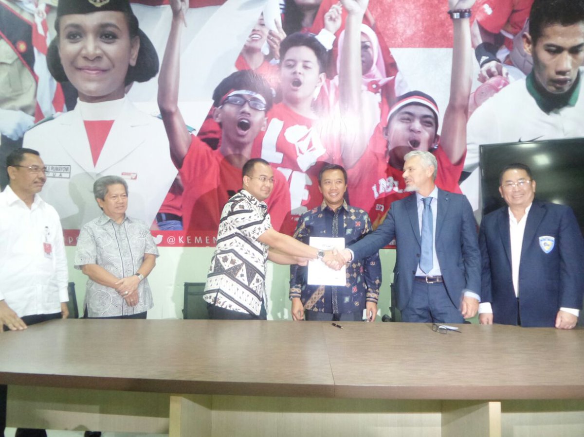 imam_nahrawi's tweet photo. Letters of Intens antara Penyelenggara #MXGP dg Walikota Pangkal Pinang sudah ditandatangani https://t.co/sIqSvqbglX