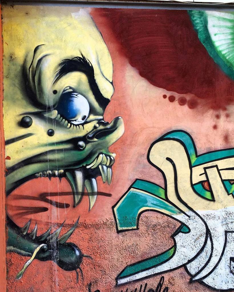 BrujaMaracc's tweet photo. Paseando por #zaragoza #streetart #graffiti #graffitiart #graffitiigers #color #graff #urbanart #sprayart #sprayda… https://t.co/wO2USqryZ0