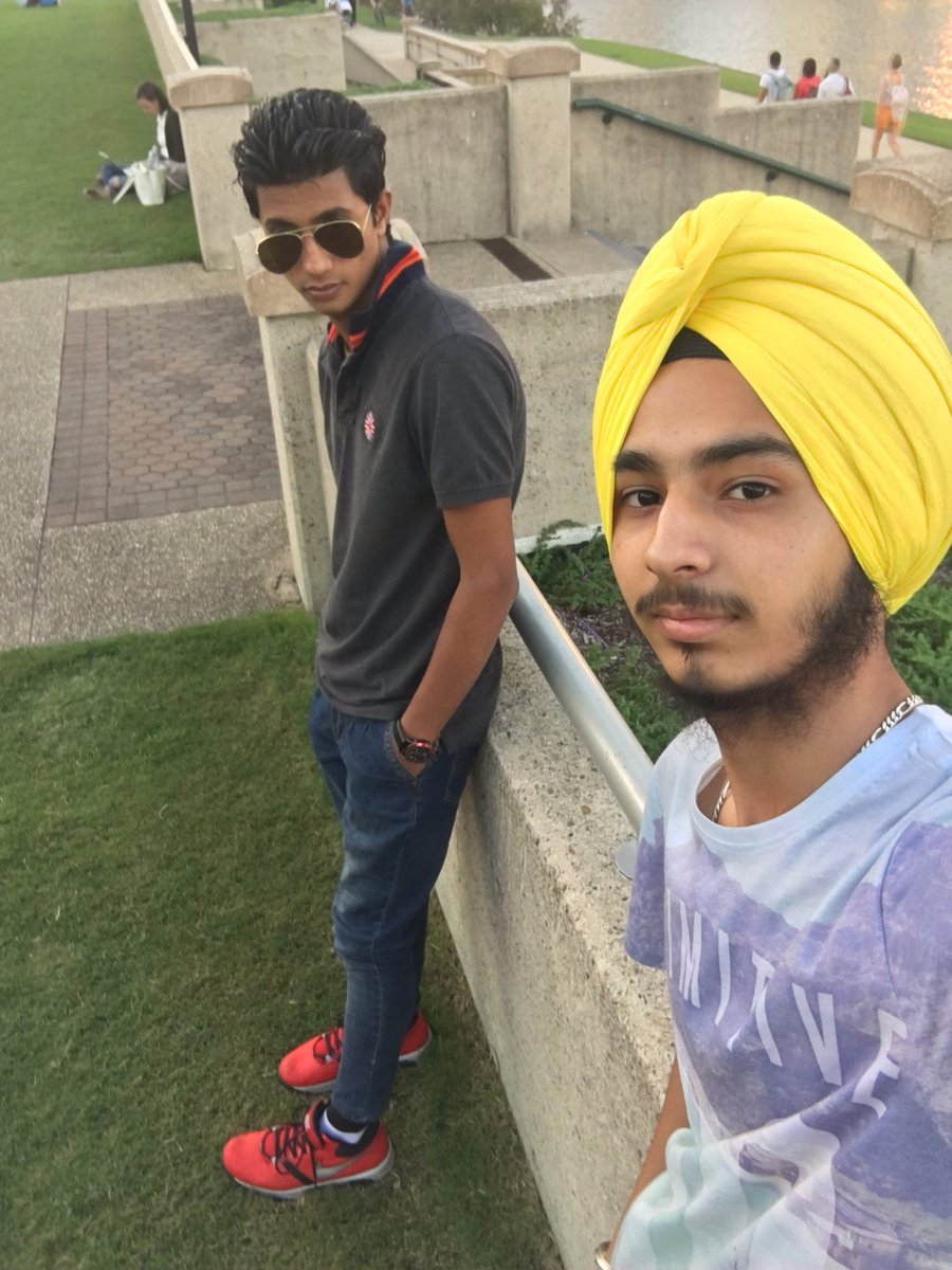 deep2481996's tweet photo. Aaaa   Chak  2016   With Dhaliwaal saab https://t.co/ai0WBdfe91