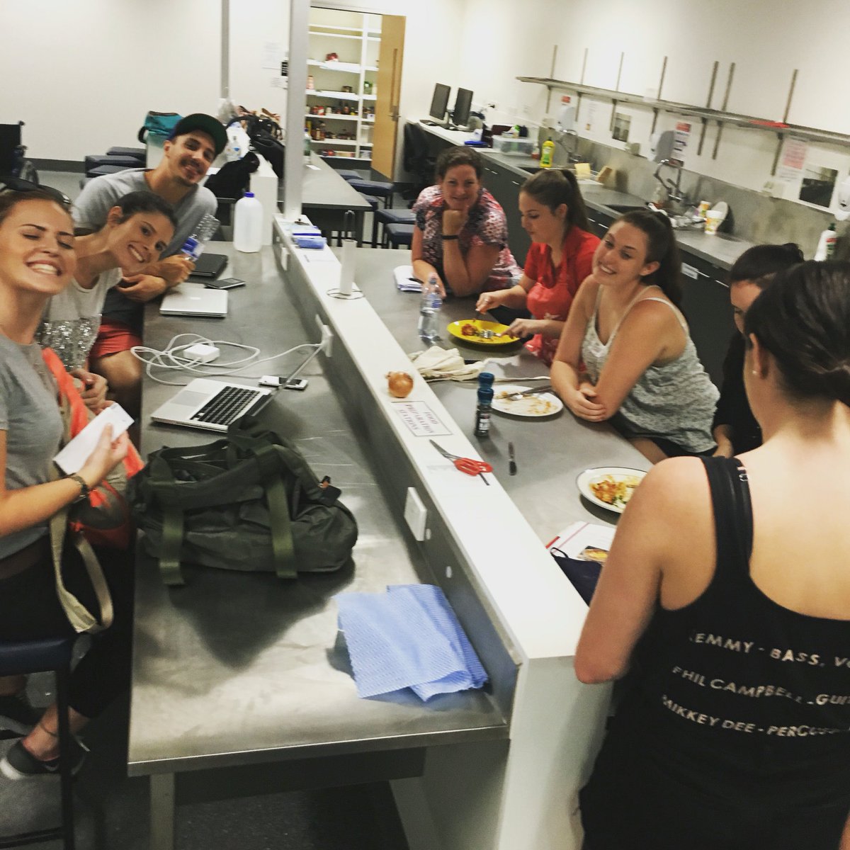 lyndsiefogarty's tweet photo. We r a close cohort-late session w/our case study clients finish w/family dinner #griffithot #OccupationalTherapy https://t.co/uK1EagyEL5