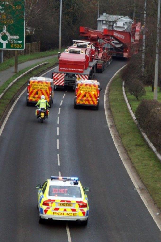 Policingstoke's tweet photo. Advanced warning for wide load Tuesday 29th March leaving Stafford 0930hrs to NuL via A34 north 366 tons 85m long https://t.co/cMoGjZ4Bbp